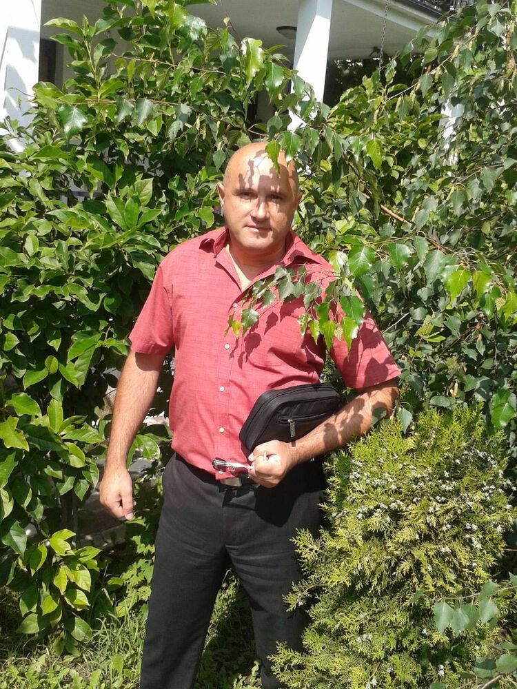  45373120  Elvano, 54 ,    