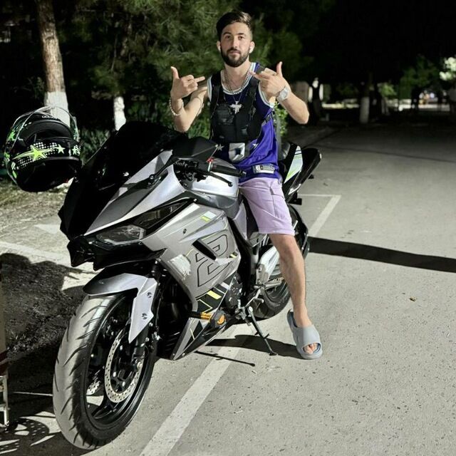  44857690  ARSENIY, 27 ,    