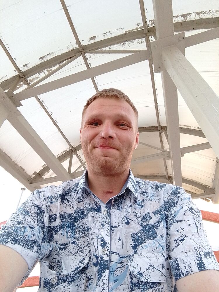  44972220  Andrei, 38 ,    