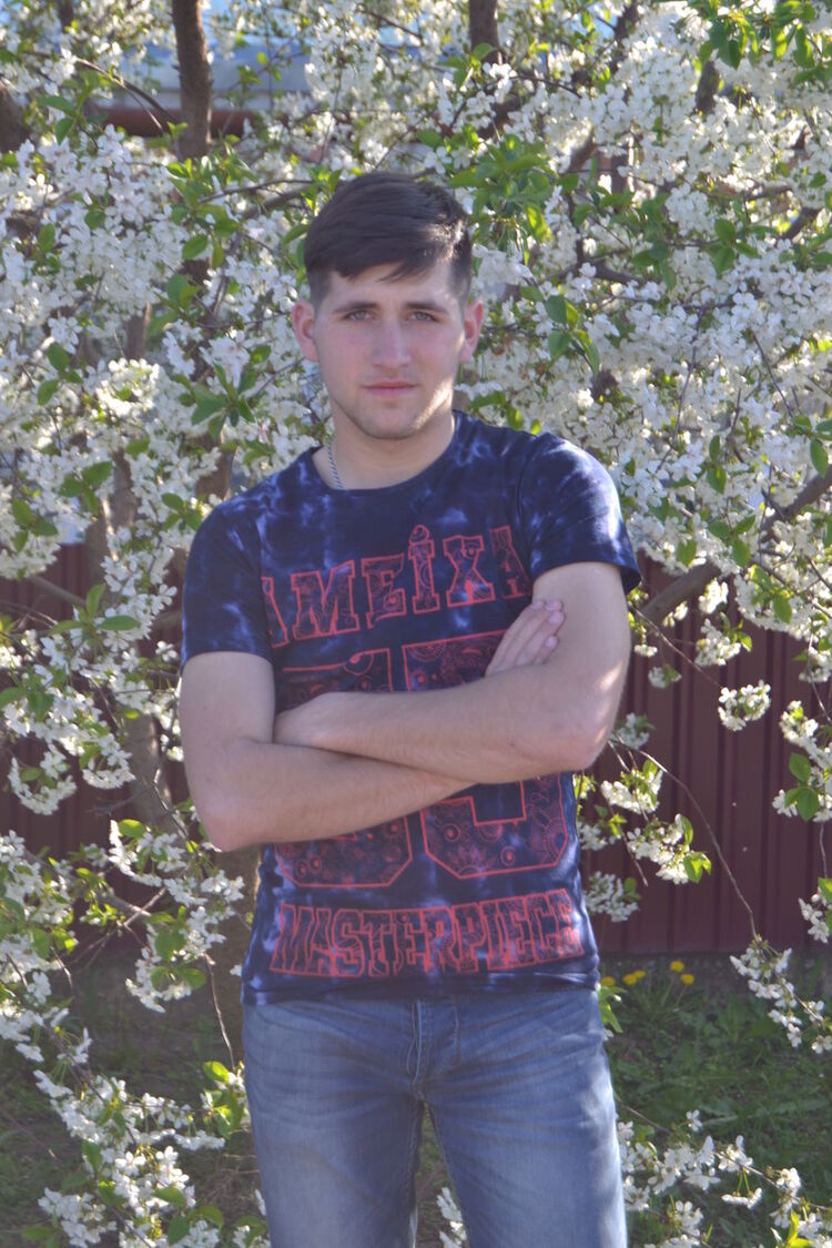  ,   Alex, 27 ,   