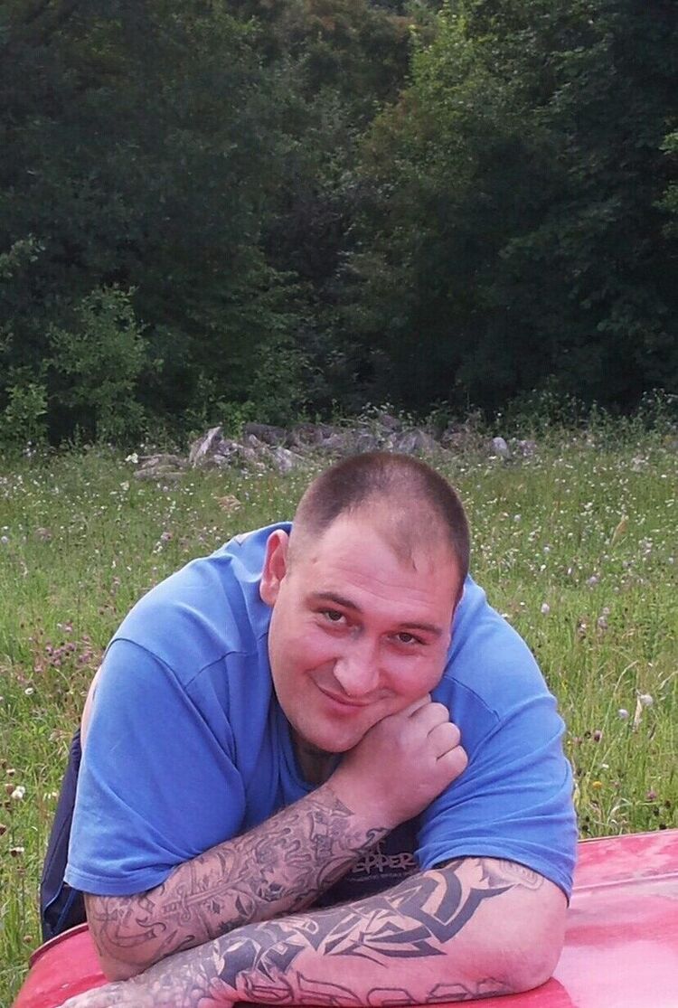  8878780  Sergei, 44 ,    