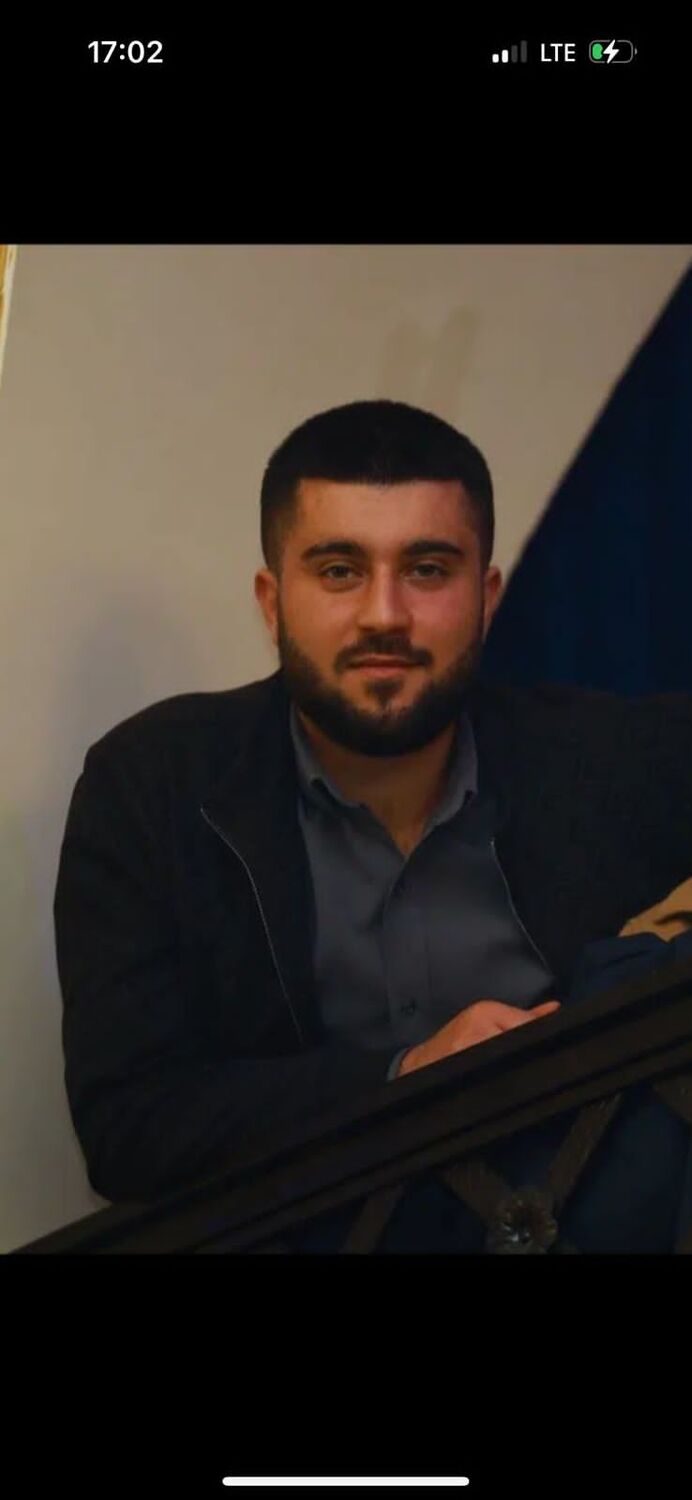  45054730  Vrej, 22 ,    