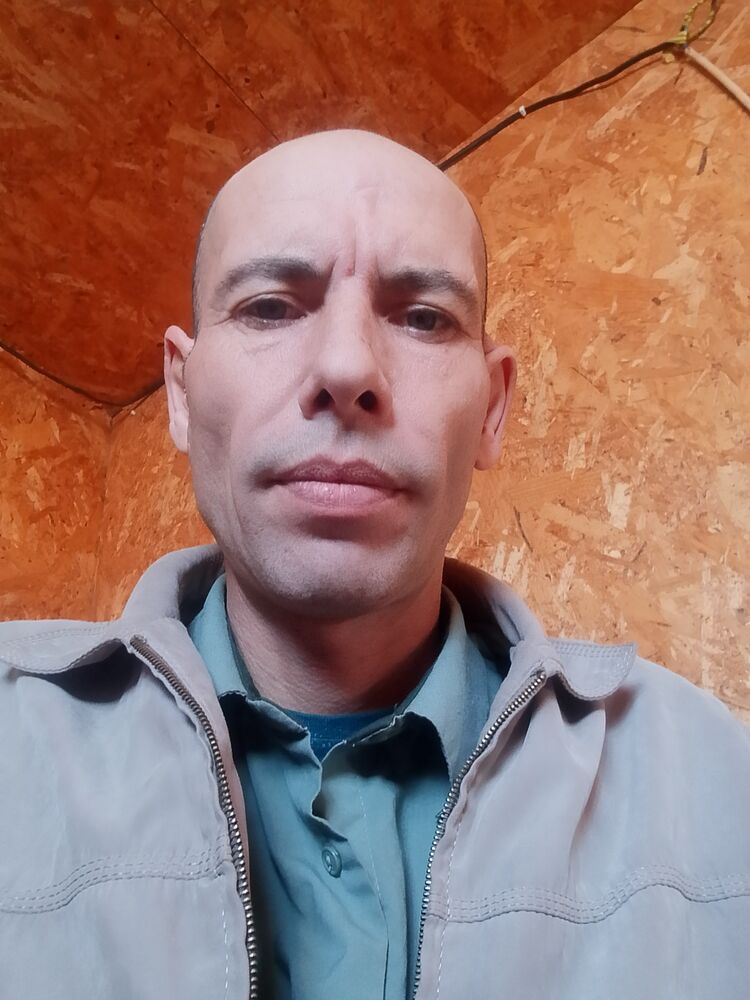  48072140  Sergey, 40 ,    