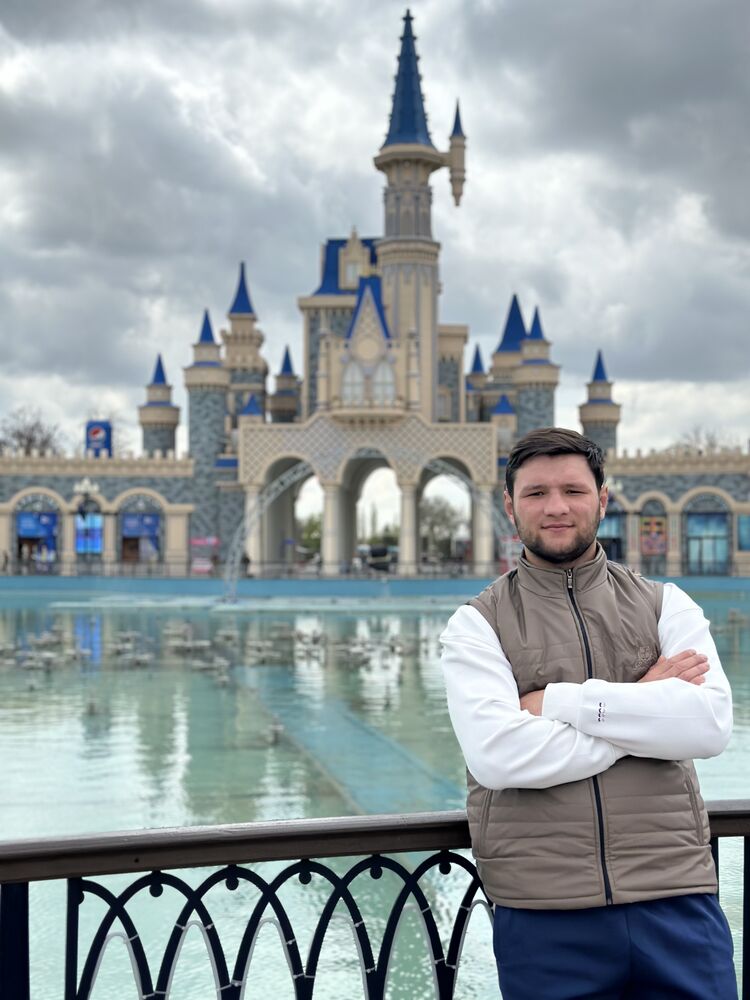  42967800  Abdurahim, 23 ,    