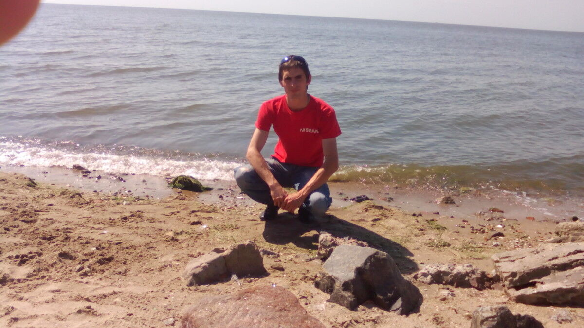  10455970  Aleks, 31 ,    