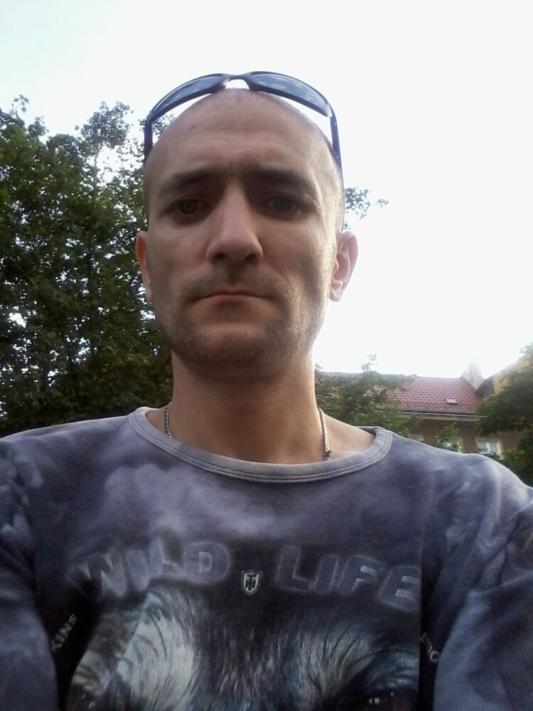  9804060  Oleg, 44 ,    