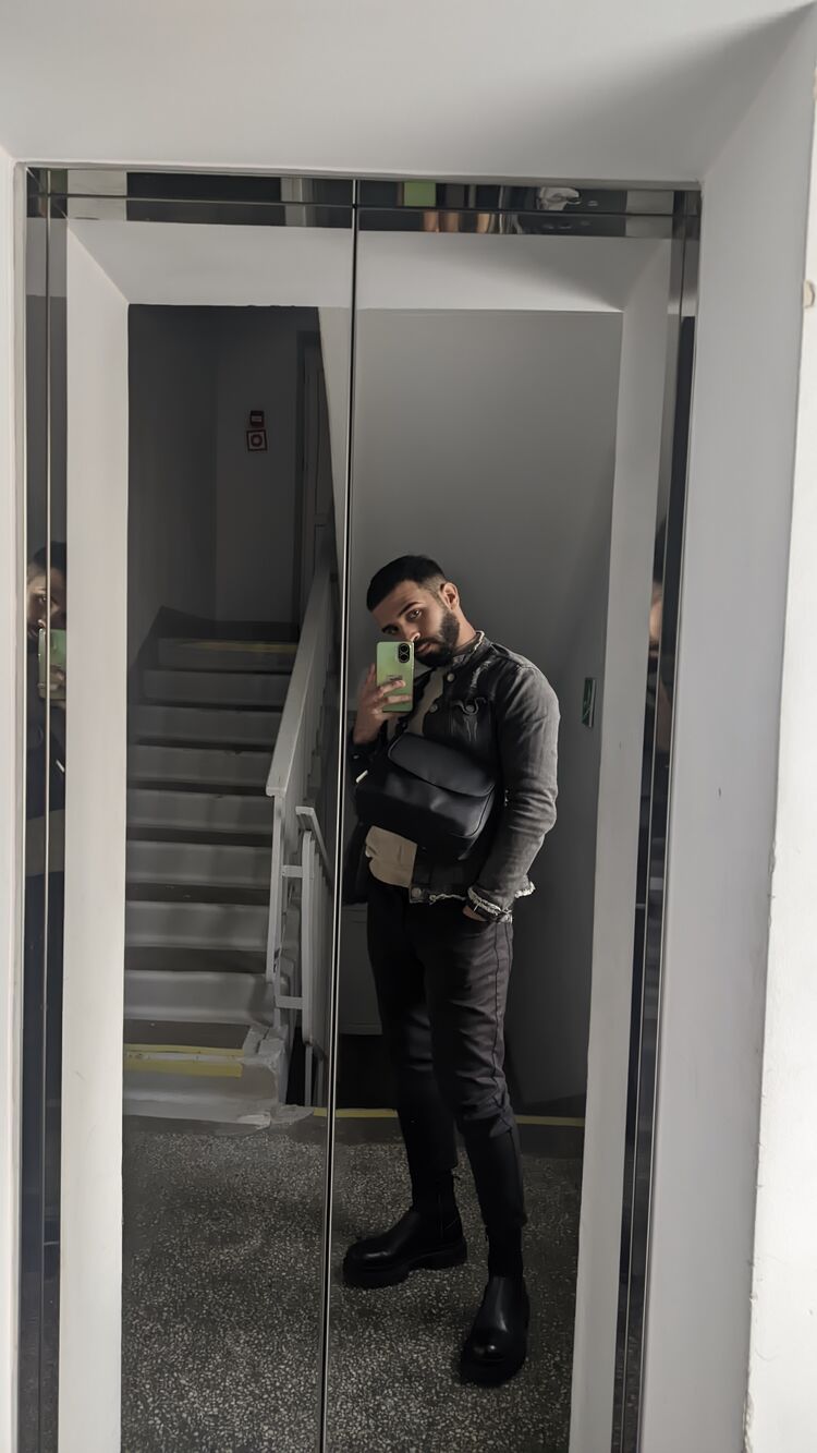  43298810  Hamada, 26 ,    