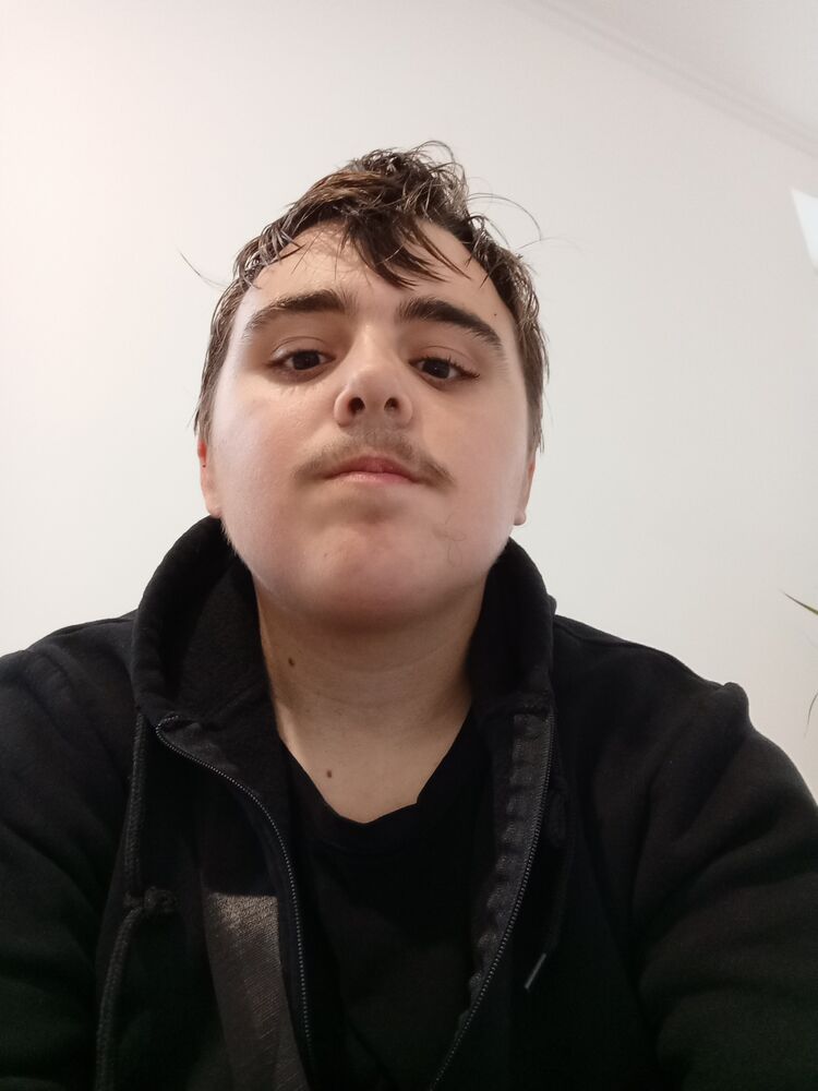  51030490  Todor, 21 ,    Grude