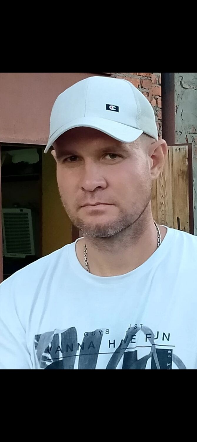  40953880  Maks, 42 ,    