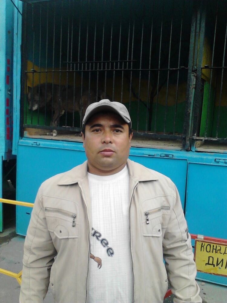  6068290  ADAM, 42 ,    