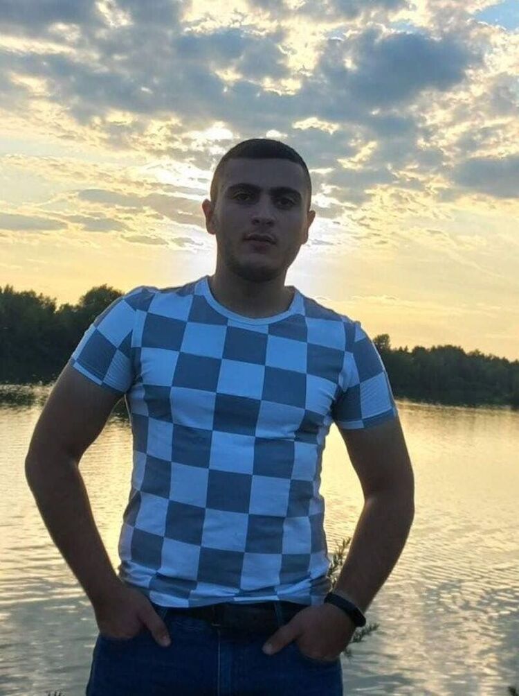  48932860  , 22 ,    