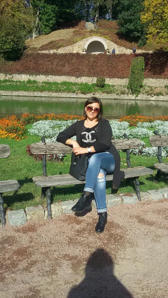  ,   Inna, 39 ,  
