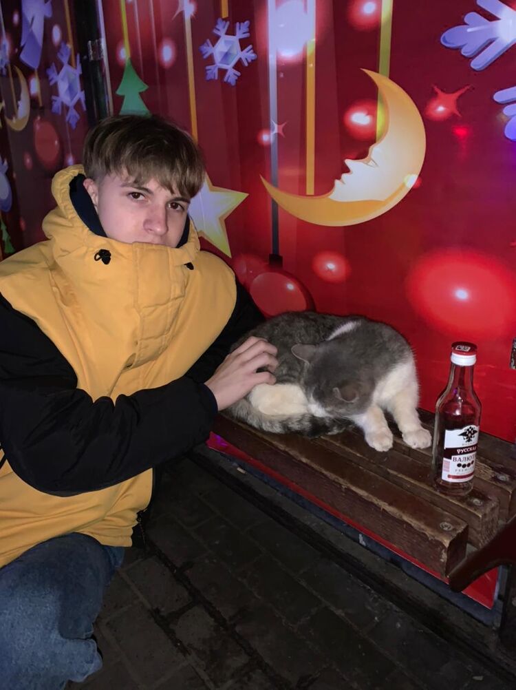  27270600  ˸, 21 ,    --