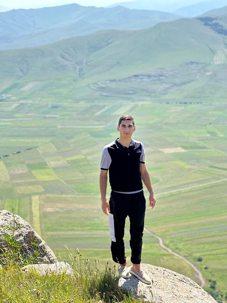  53274890  Vach, 22 ,    