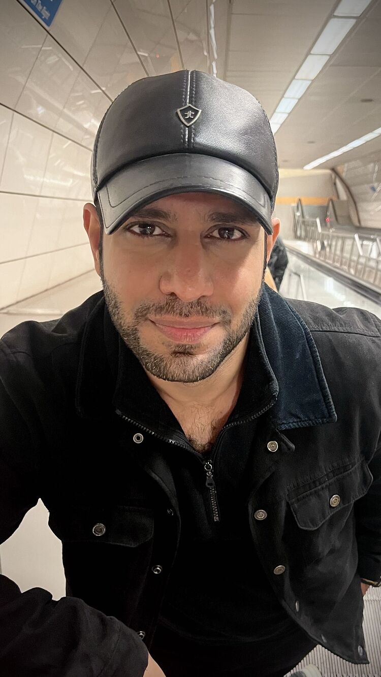  Lambeth,   Pooya, 37 ,   ,   