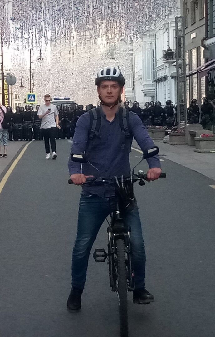  19806410  Vladimir, 35 ,    
