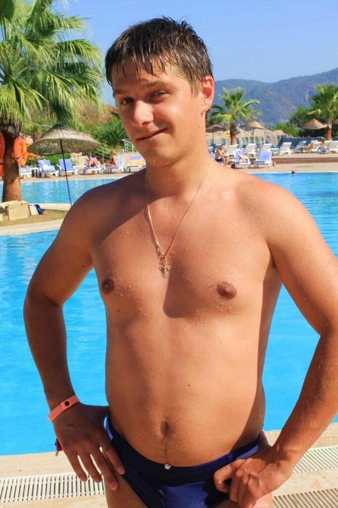  6935380  Denis, 28 ,    