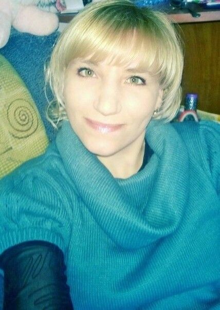  ,   Viktoria, 42 ,  