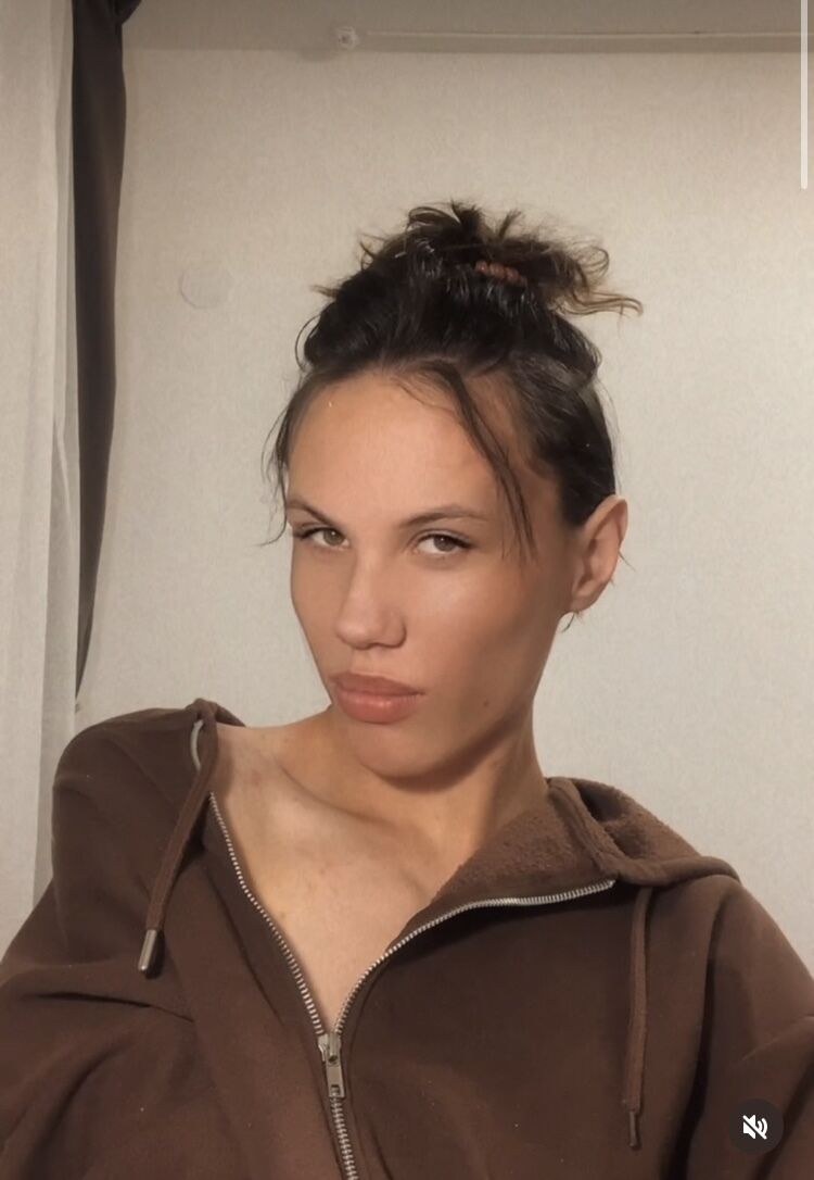  40468130  Stefani, 21 ,    