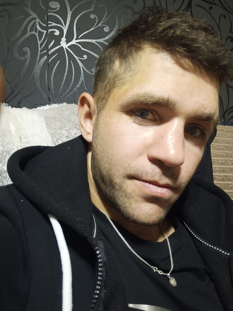  53566760  Roman, 31 ,    