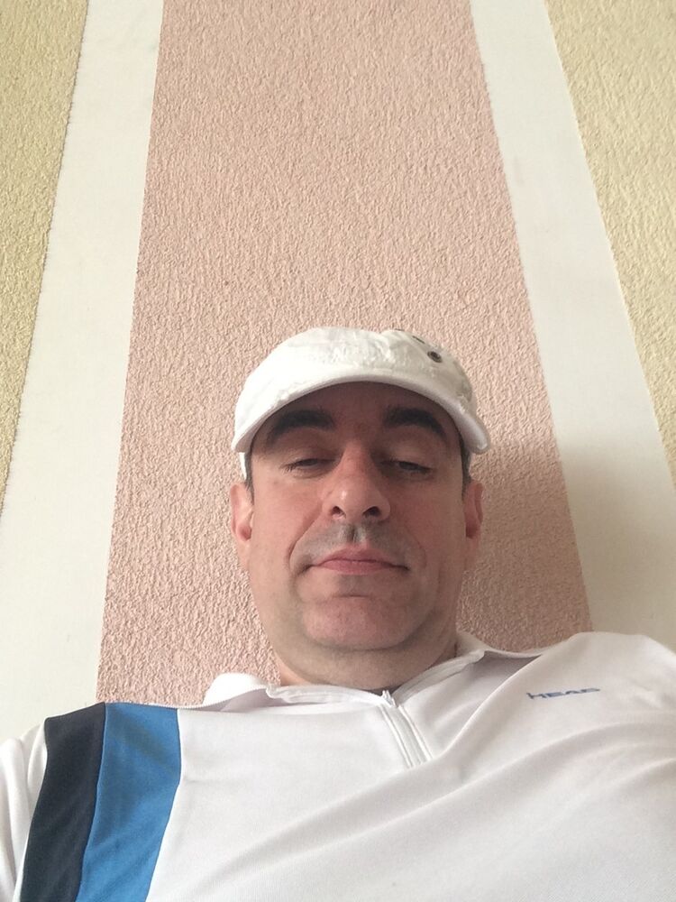  11490200  Andrey, 52 ,    