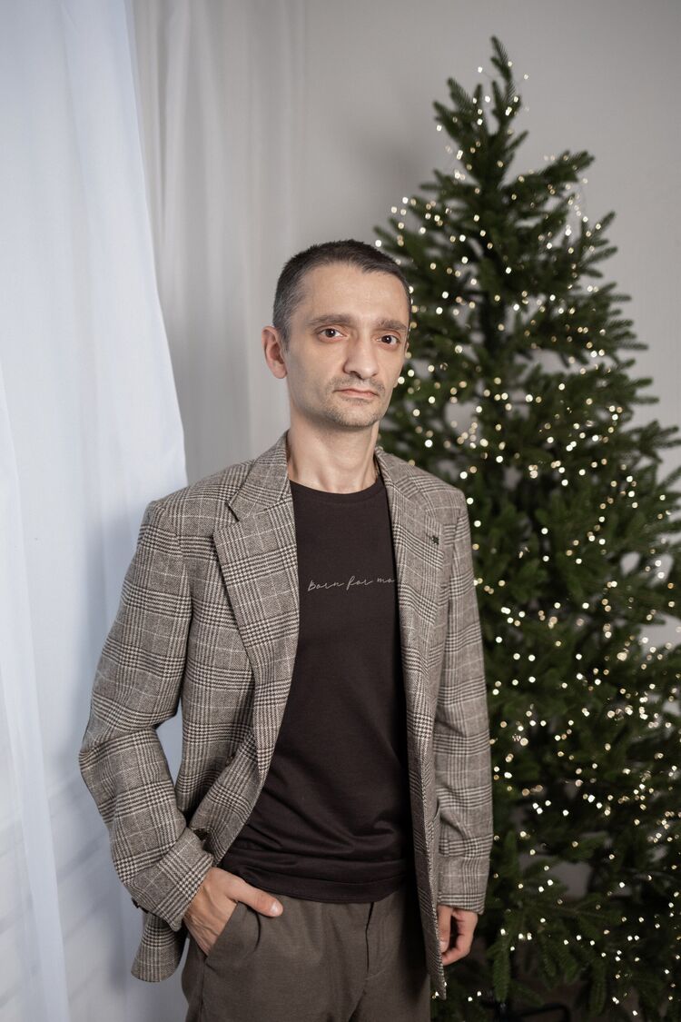  54671600  Alexander, 41 ,    