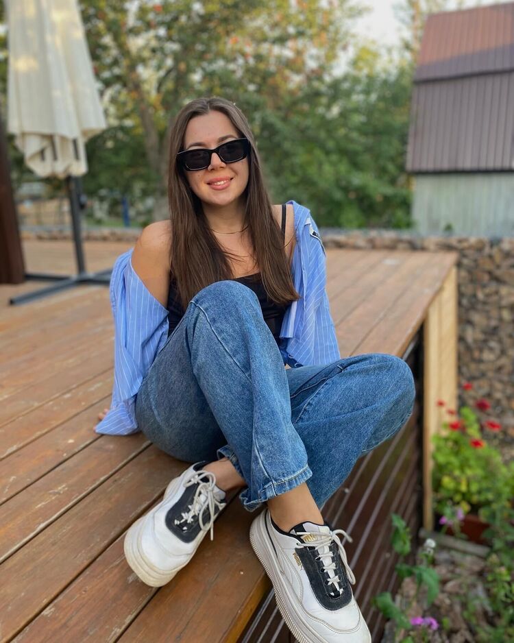  ,   Kate, 22 ,   ,   