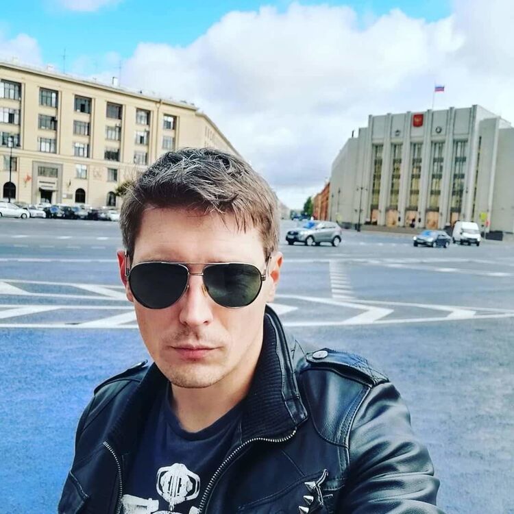  19102480  Vlad, 36 ,    