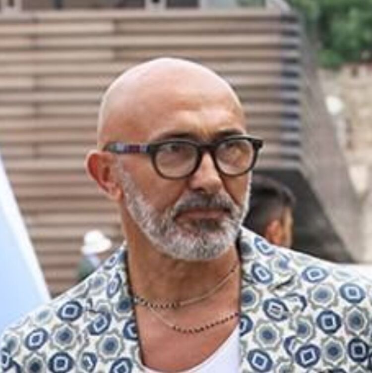  31469170  Alex, 52 ,    