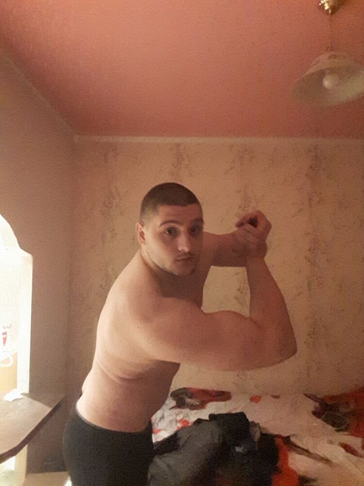  ,   Alexandro, 31 ,  
