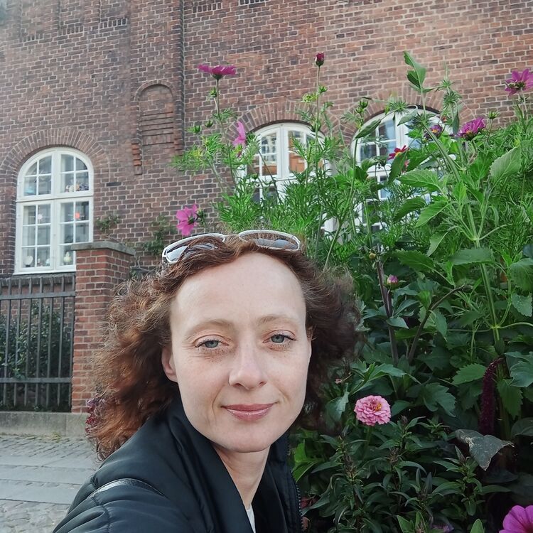  54194690  Hanna, 39 ,    