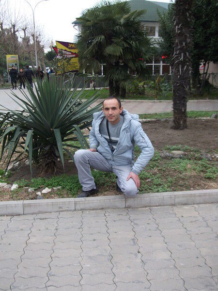  ,   Maga, 46 ,  