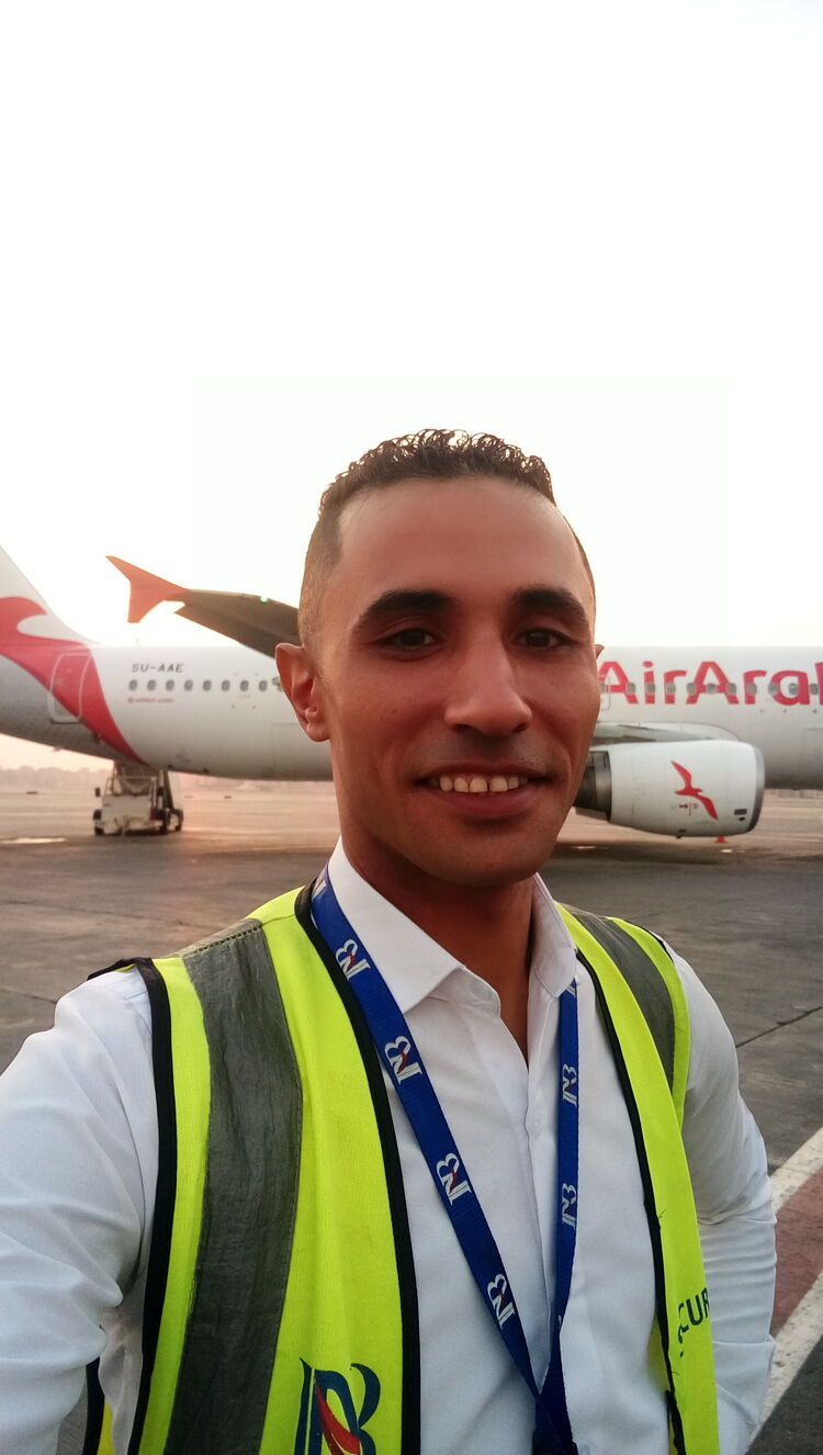  ,   Hussein, 35 ,   ,   , c , 