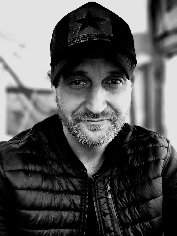  43838900  Russl, 41 ,    -