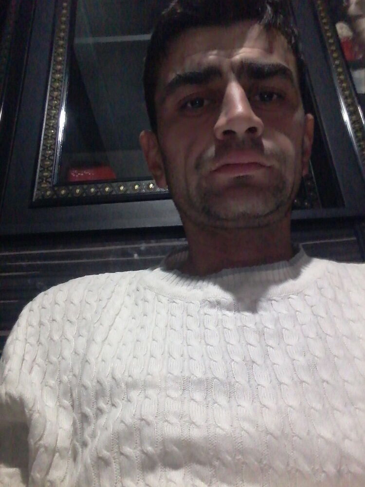  18313970  Farrukh, 37 ,    