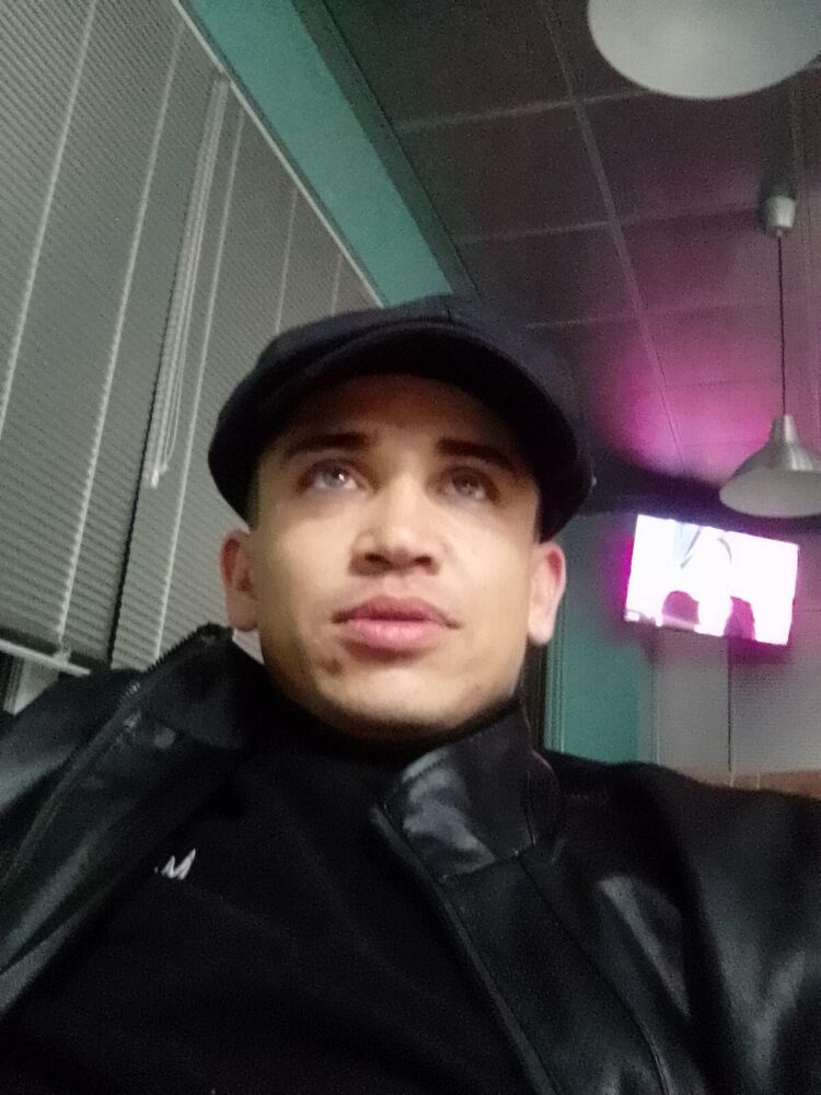  44984320  Pavel, 30 ,    