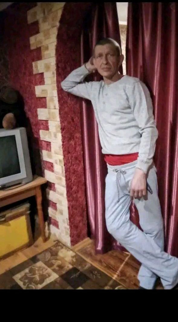  48414880  Oleksandr, 52 ,    