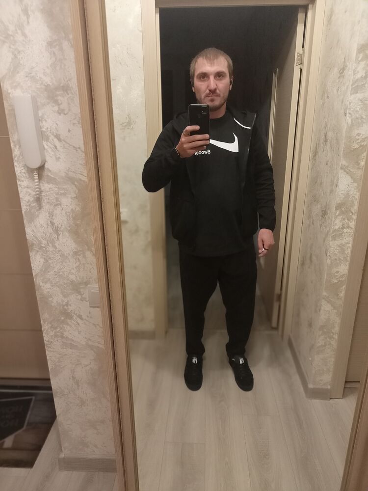  44880730  Anton, 31 ,    
