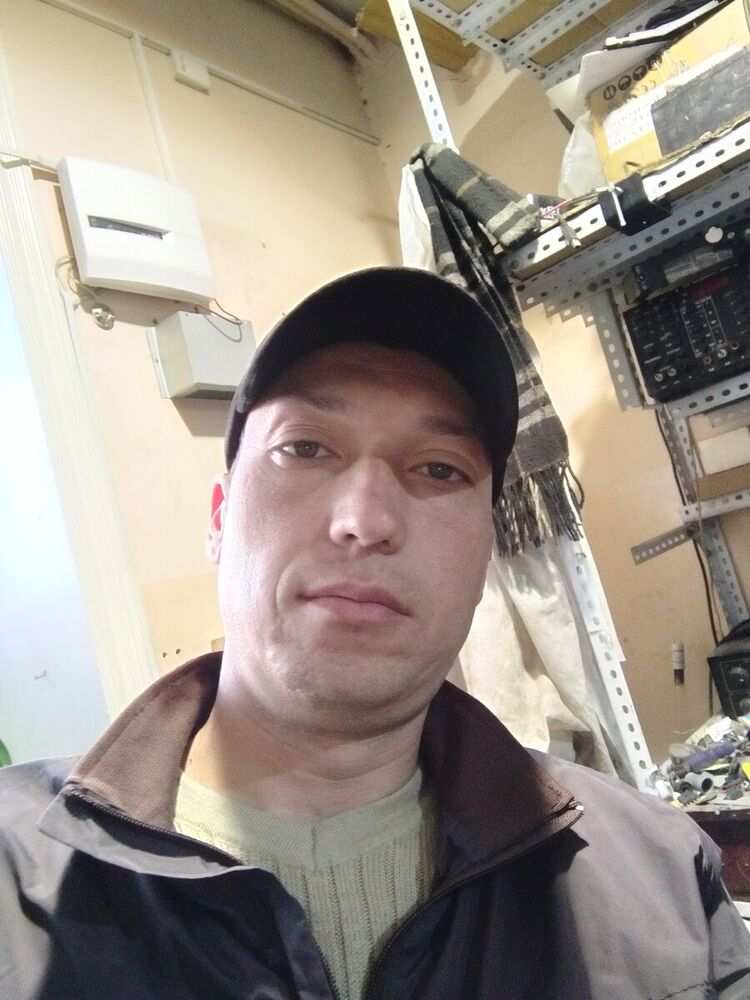  21575990  Ruslan, 39 ,    