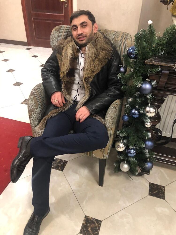 53765970  Grigor, 38 ,    