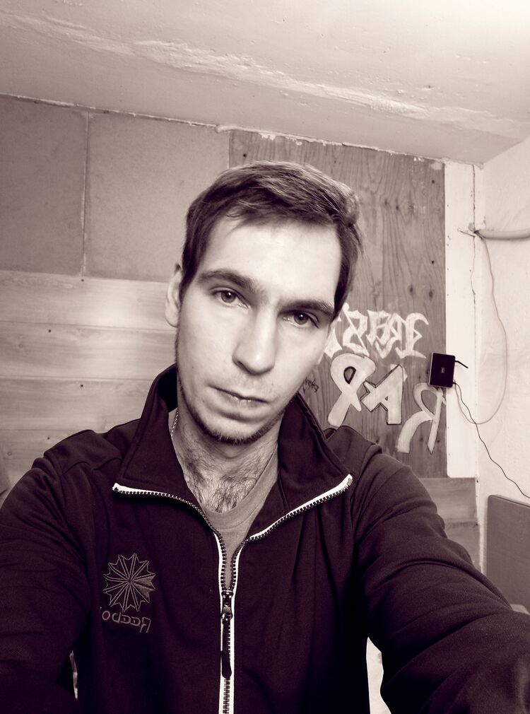  38223170  Yury, 30 ,    