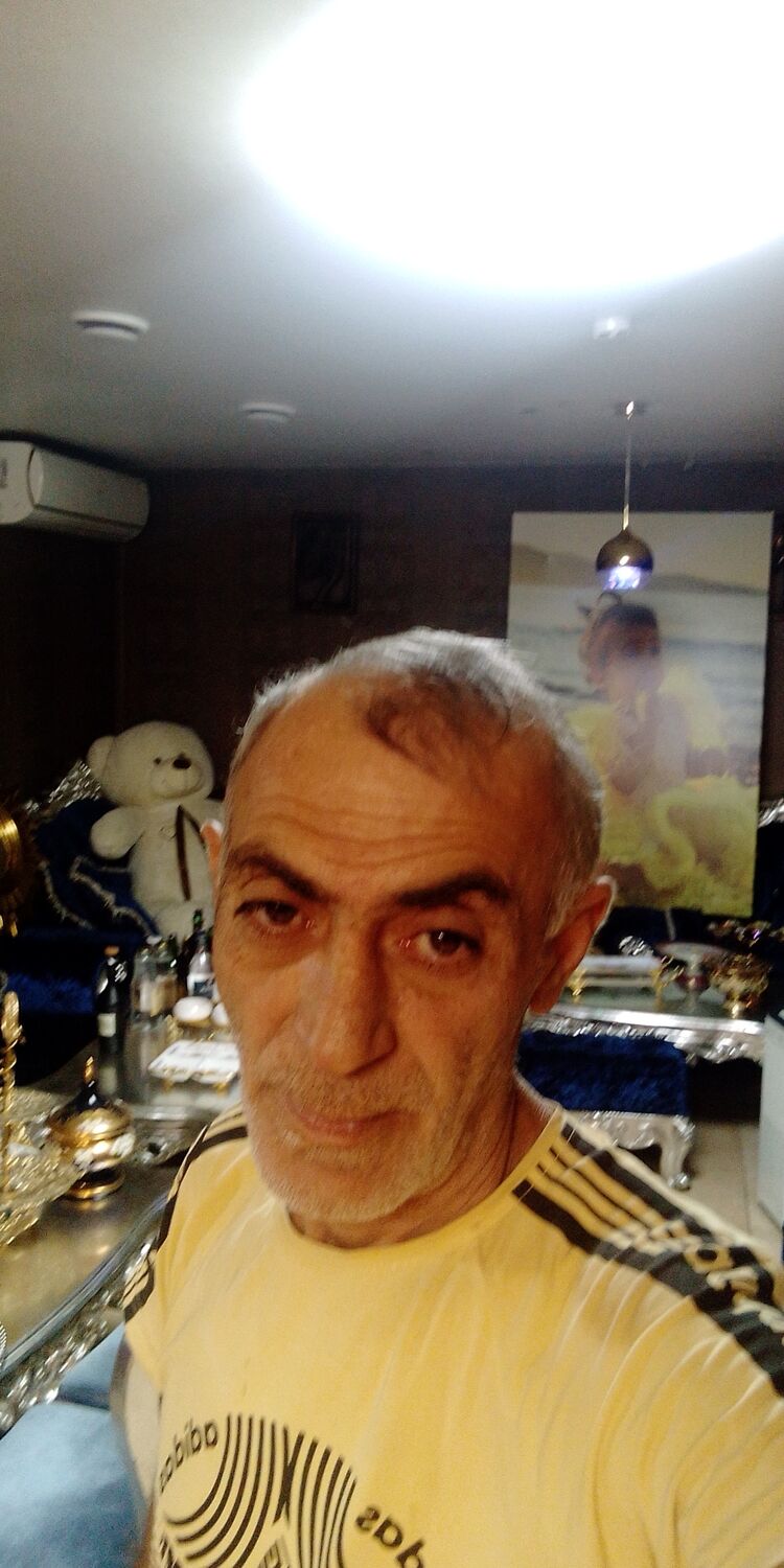  53543260  Vasili, 48 ,    