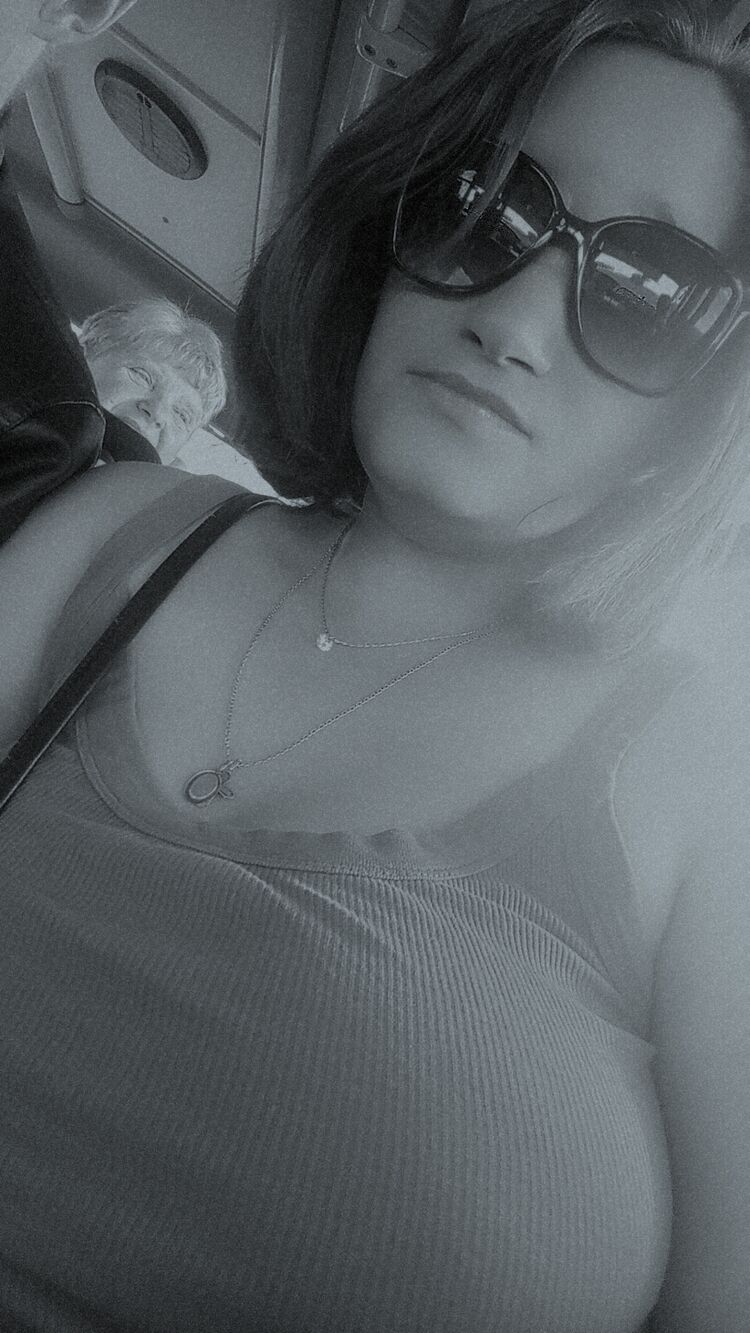  51968750  Evangelina, 27 ,    