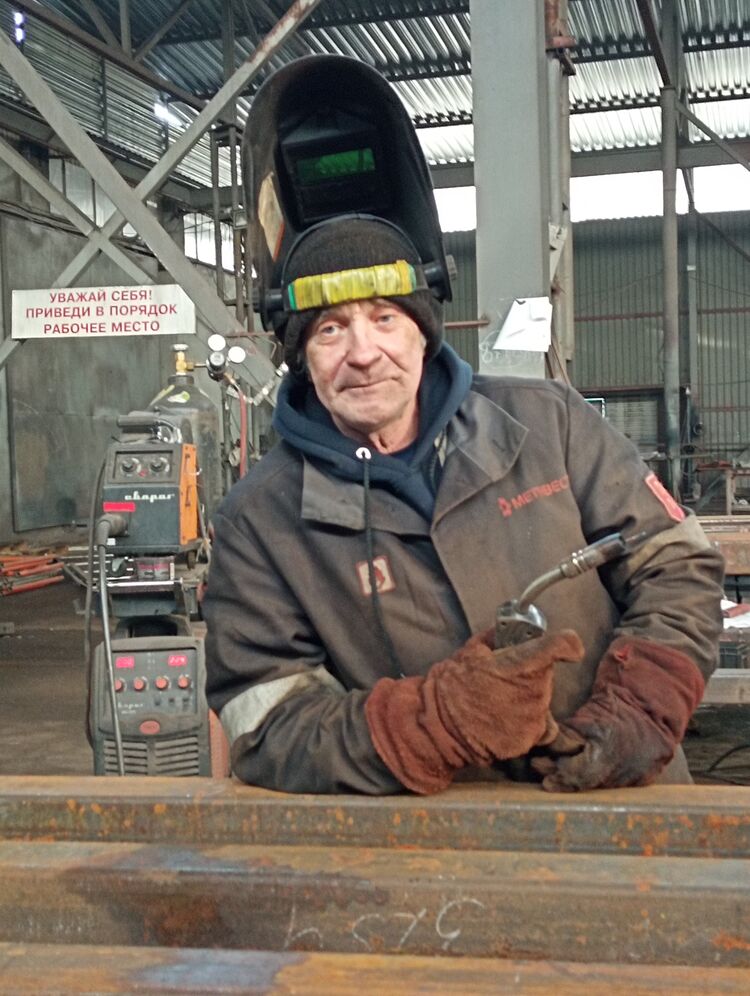  48125040  Andrey, 63 ,    