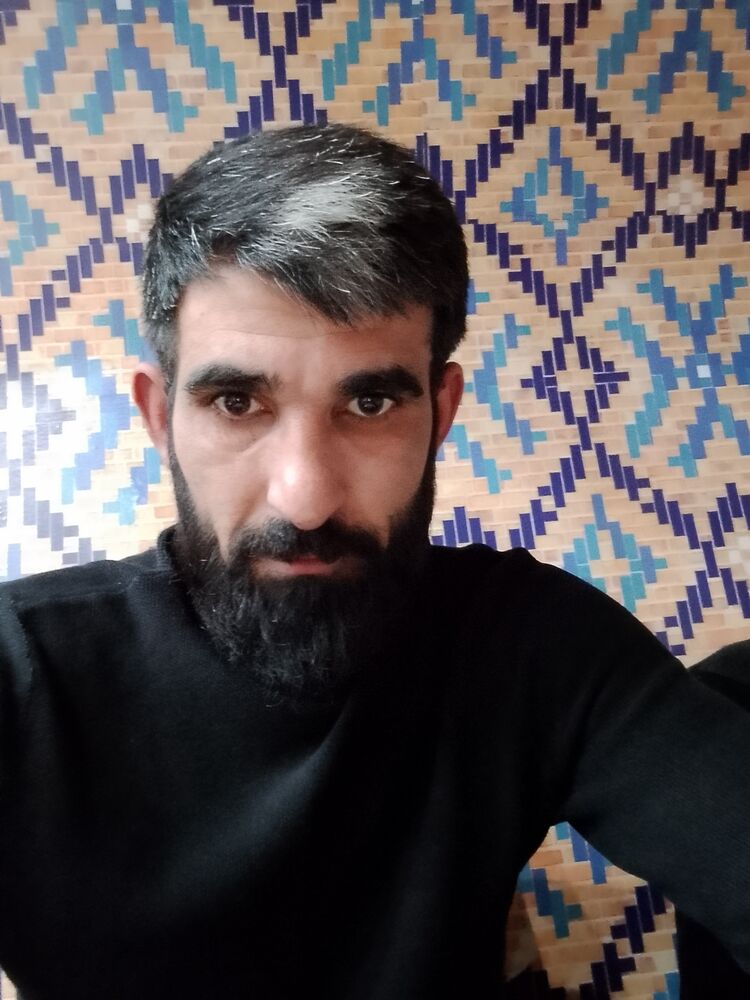  38508230  Hayk, 33 ,    