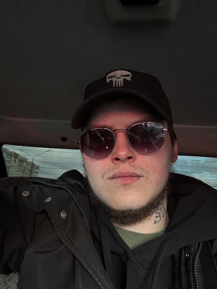  ,   Anton, 21 ,     