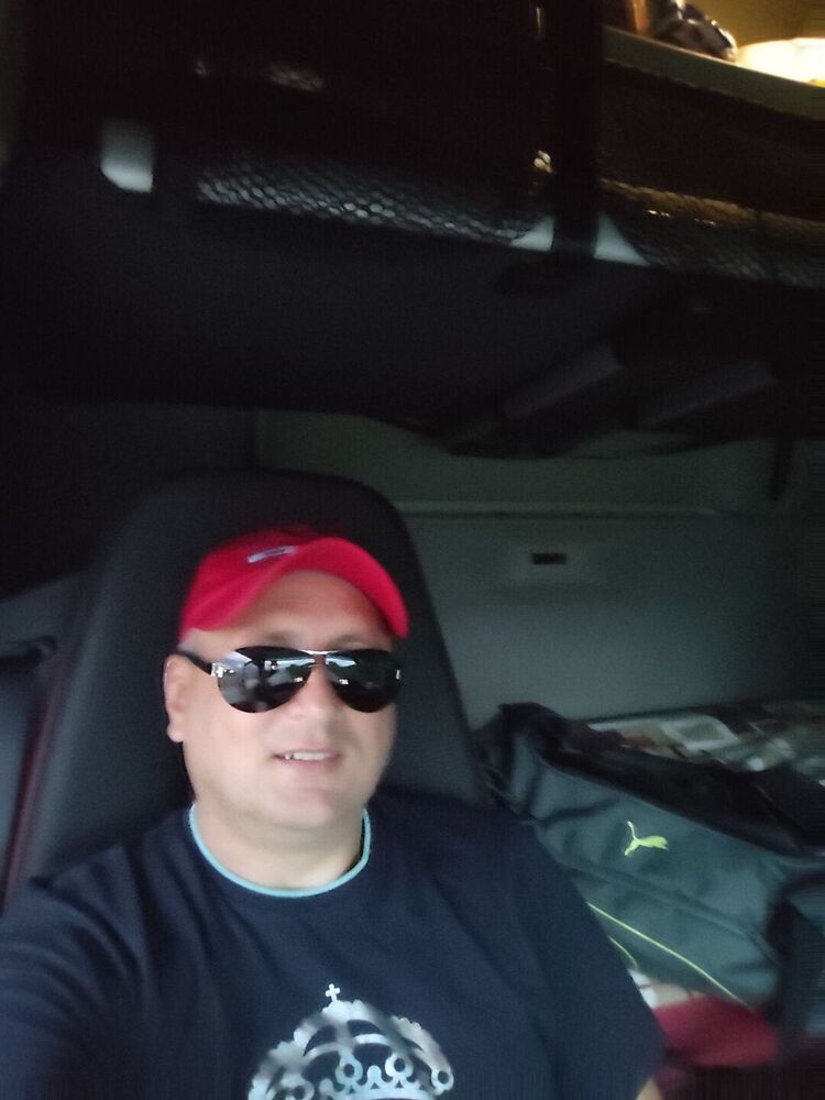  ,   Viktor, 38 ,   ,   