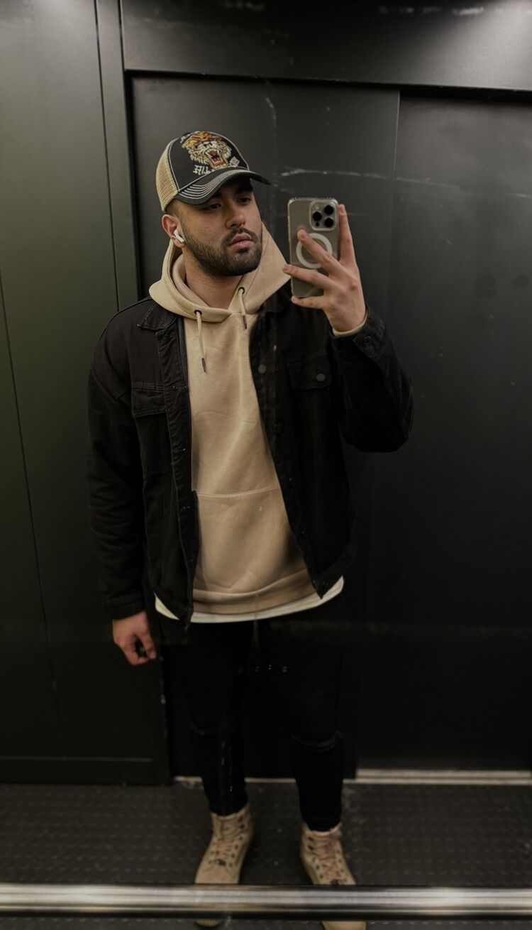  40061570  Hadi, 25 ,    