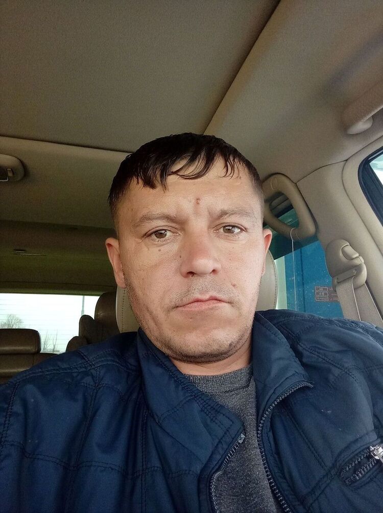  ,   Yury, 40 ,   ,   , c 