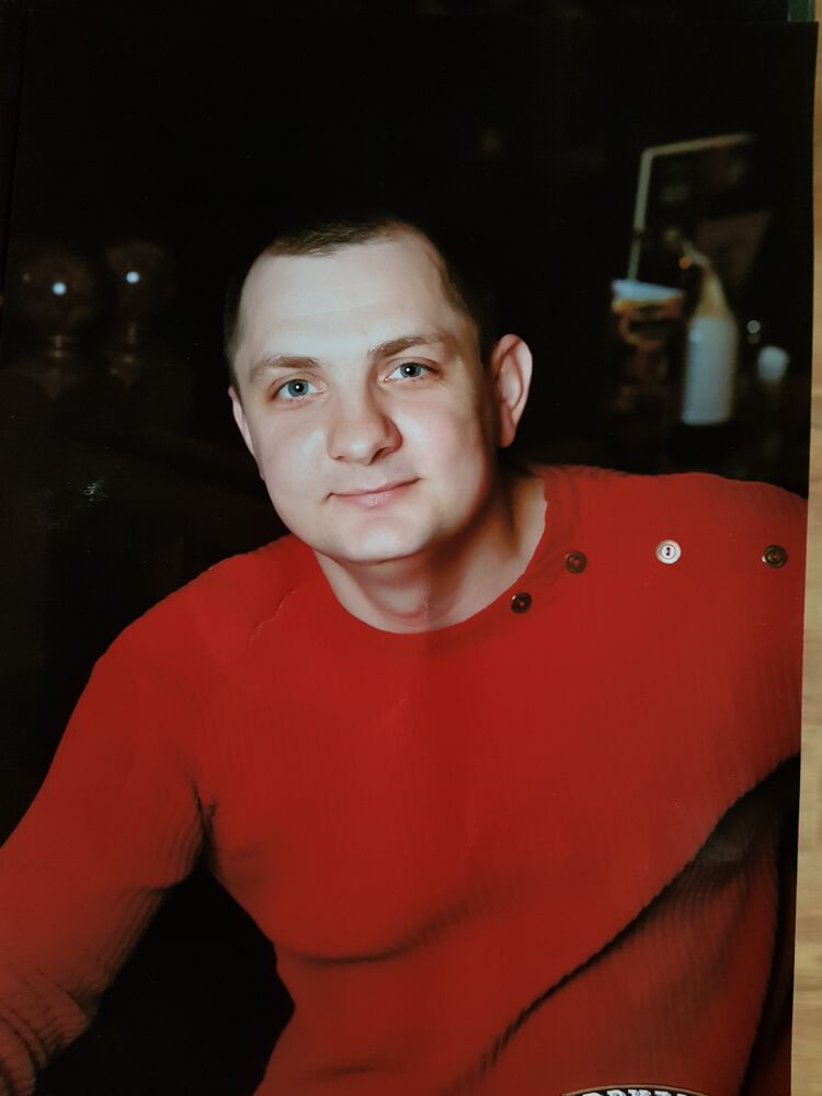  23642800  Ruslan, 44 ,    